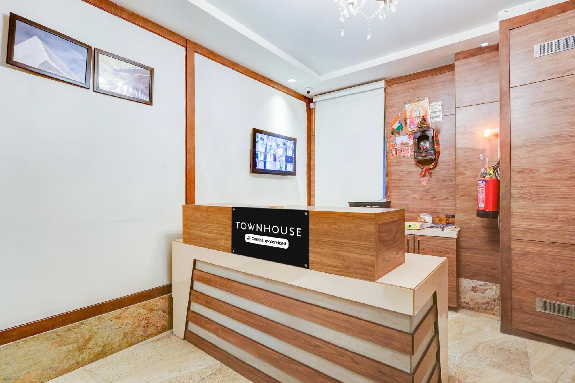 Super Townhouse Chhatarpur Near Metro Park نيودلهي المظهر الخارجي الصورة