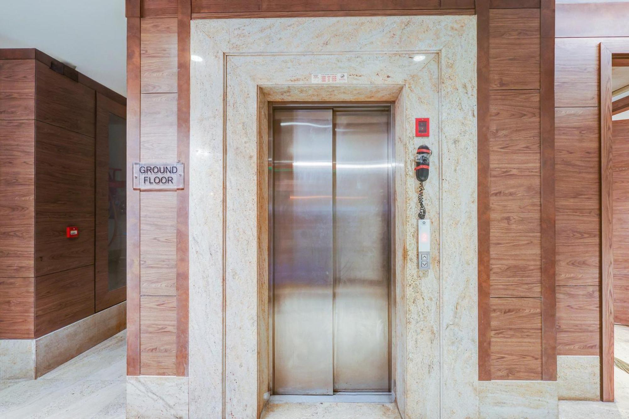 Super Townhouse Chhatarpur Near Metro Park نيودلهي المظهر الخارجي الصورة