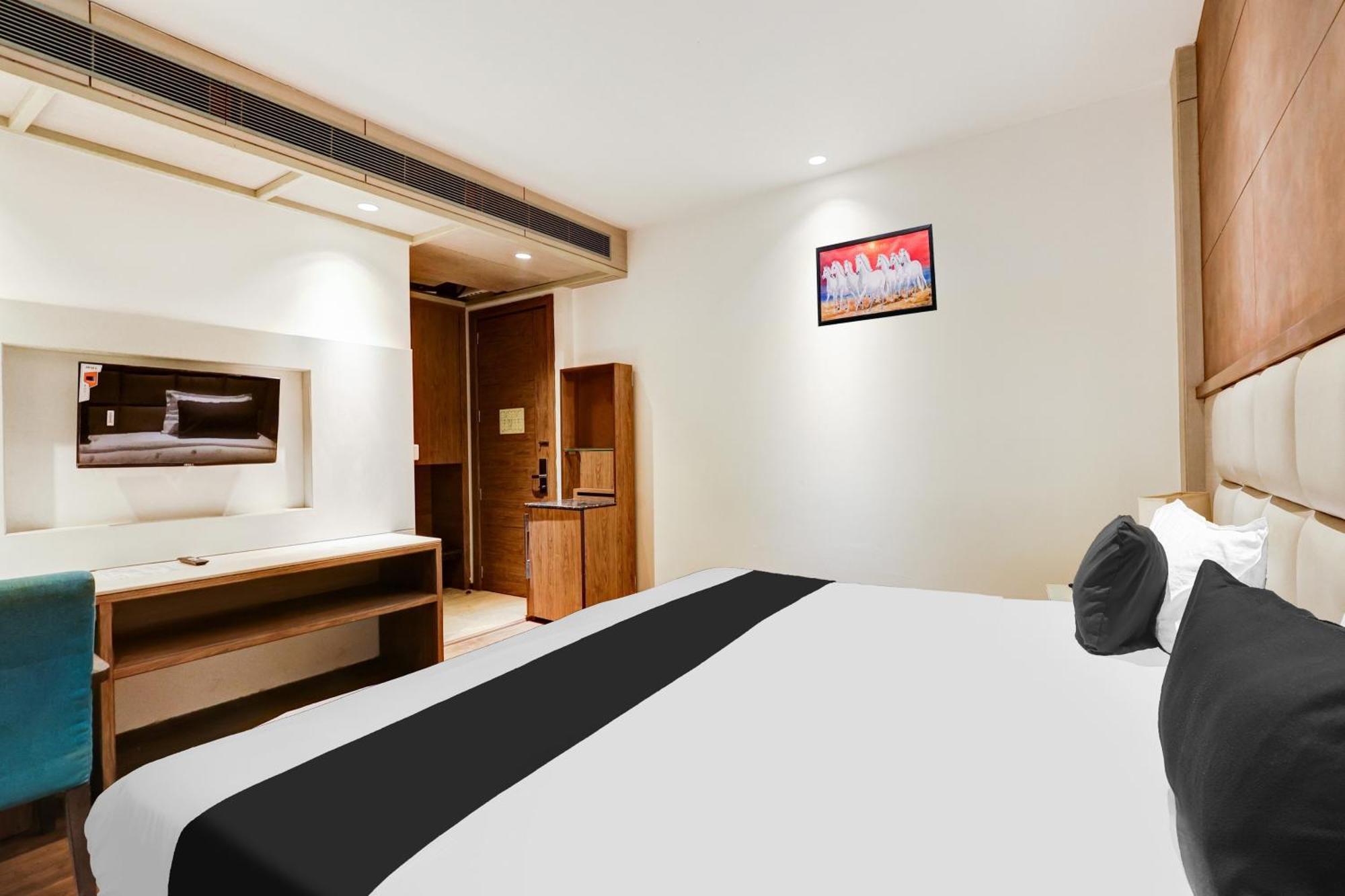Super Townhouse Chhatarpur Near Metro Park نيودلهي المظهر الخارجي الصورة