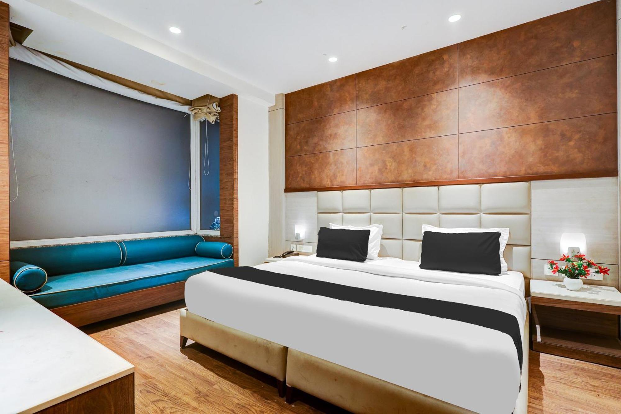 Super Townhouse Chhatarpur Near Metro Park نيودلهي المظهر الخارجي الصورة